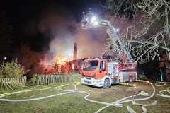 20240319_b3_brennt_stallung_wohngebaeude_feuerwehr_dannenberg_3