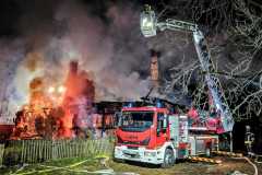 20240319_b3_brennt_stallung_wohngebaeude_feuerwehr_dannenberg_6