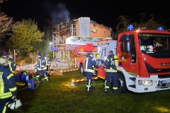 20221202_b1_nachloescharbeiten_dlk_feuerwehr_dannenberg_1