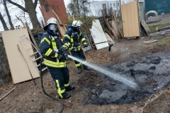 20210418_b1_brennt_unrat_feuerwehr_dannenberg_2