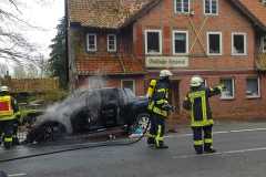 20210504_b1_brennt_pkw_feuerwehr_dannenberg_1