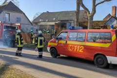 20220328_b_2_brennt_garage_feuerwehr_dannenberg_1