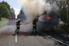 20210605_b1_brennt_strohanhaenger_feuerwehr_dannenberg_1