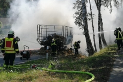 20210605_b1_brennt_strohanhaenger_feuerwehr_dannenberg_2