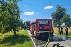 20230707_b2_brennt_landwirtschaftliche_maschine_feuerwehr_dannenberg_2