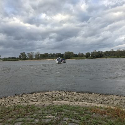 20170913_H_1_Boot_auf_Sandbank_Elbe_2