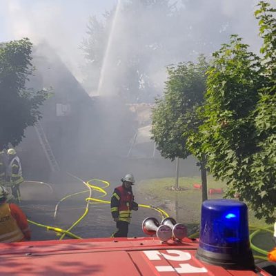 20180713_B2_Brennt_Werkstatt_Feuerwehr_Dannenberg_2