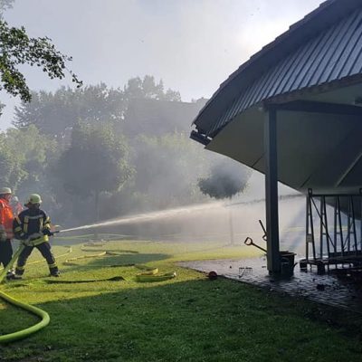 20180713_B2_Brennt_Werkstatt_Feuerwehr_Dannenberg_3