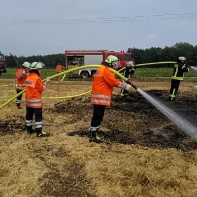 20190729_WB2_Stoppelfeldbrand_Feuerwehr_Dannenberg