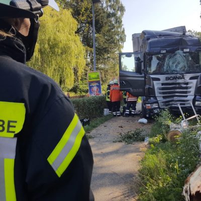 20190823_VUPK_LKW_gegen_Baum_B191_Feuerwehr_Dannenberg_1