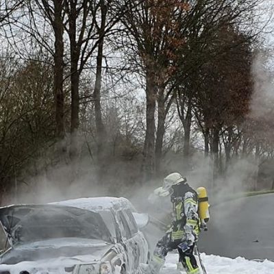 20191227_B1_Brennt_PKW_Feuerwehr_Dannenberg_3