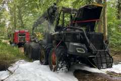 20220630_wb_2_brennt_harvester_im_wald_feuerwehr_dannenberg